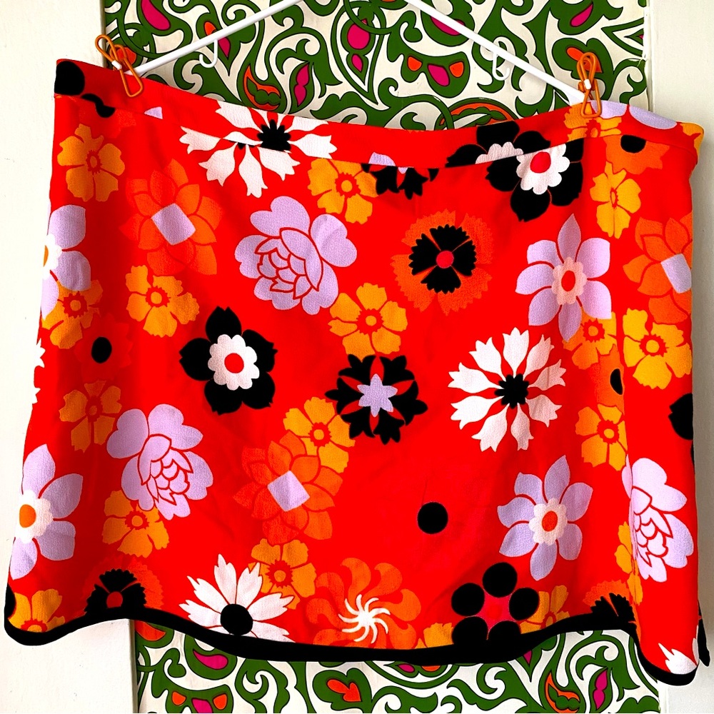 Adorable floral print Victoria Beckham for Target mod miniskirt, size 2X.